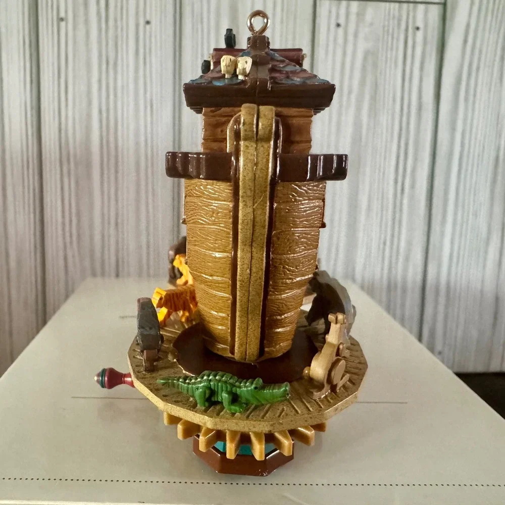 Hallmark Keepsake Noahs Ark Ornaments 2007 & 2006 Magic Motion Ken Crow Set